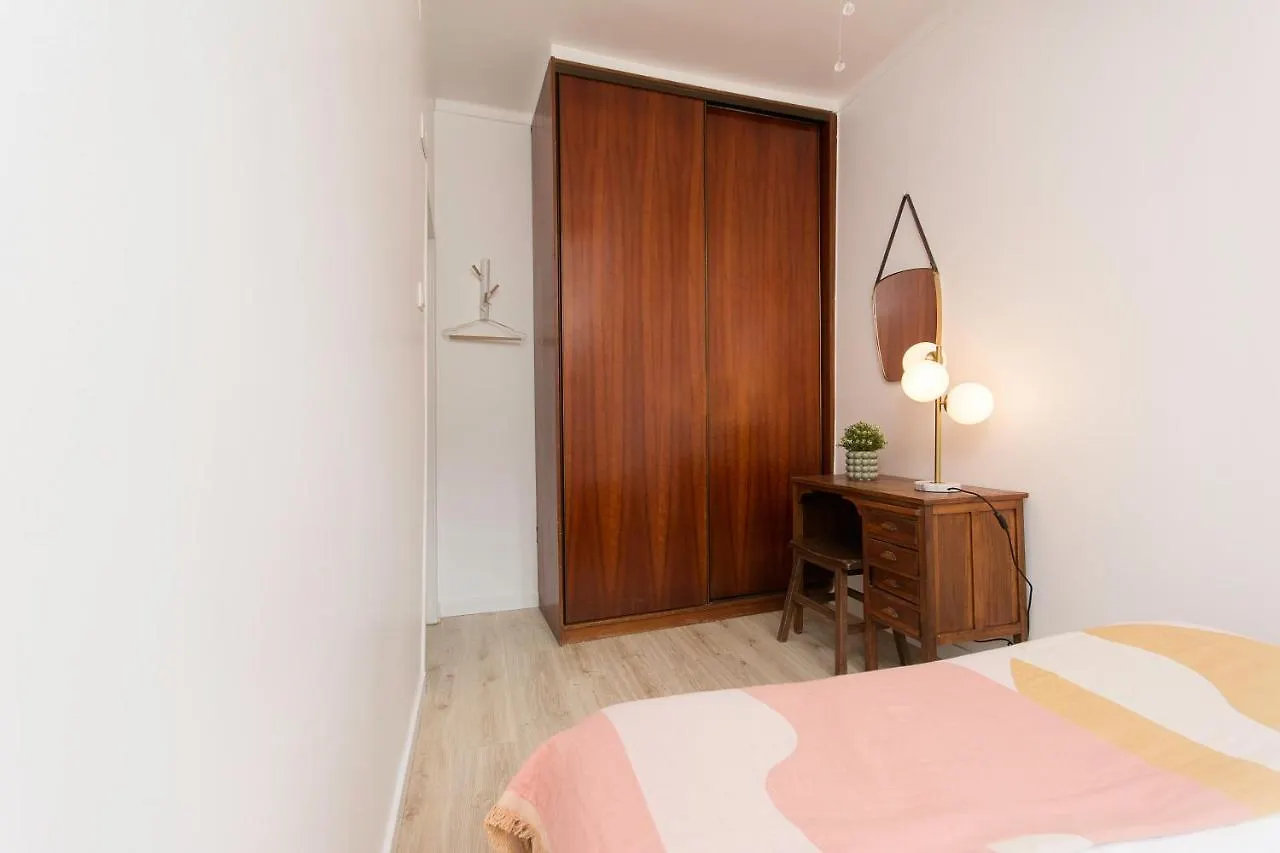 New Bright And Cozy Apartment In Graca Lisbona
